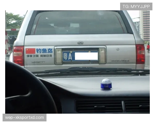 恩佐今天又穿着运动鞋逛街，旁边的保姆车都跟不上他的节奏了哈哈