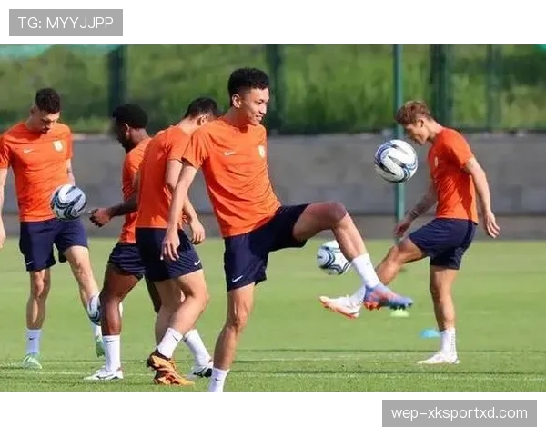 拉人犯规判罚标准详解：如何区分合理身体对抗与违规行为