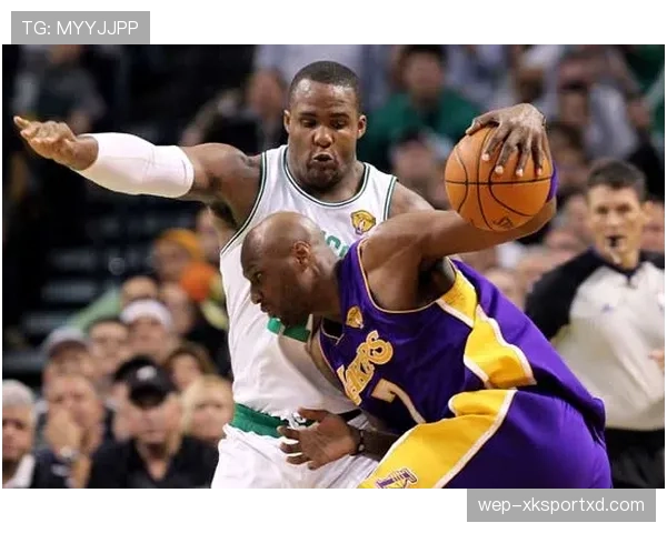 奥多姆无球策应改变湖人进攻结构